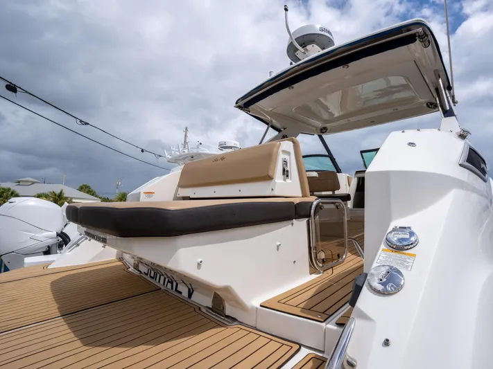 Soiral V Yacht Photos Pics 2021 Sea Ray 320 Sundancer yacht with spacious deck and modern design.