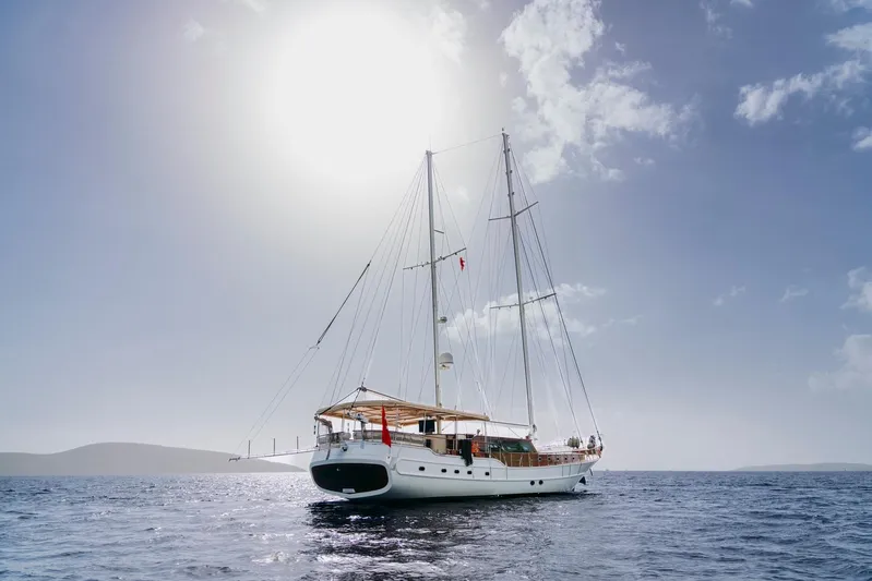  Yacht Photos Pics Custom 30M Gulet sailing under bright sun, 2005 model, on open sea.