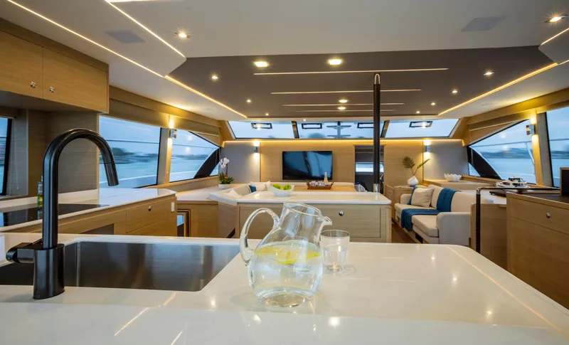 Aquila 54 Yacht Photos Pics 