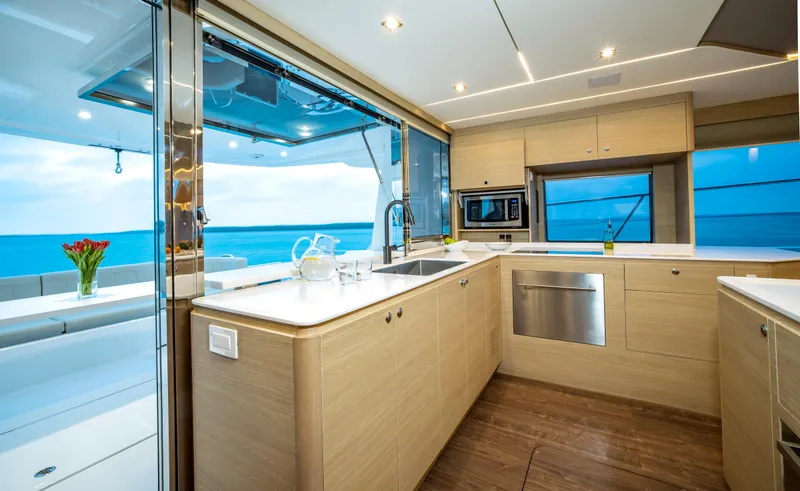 Aquila 54 Yacht Photos Pics 