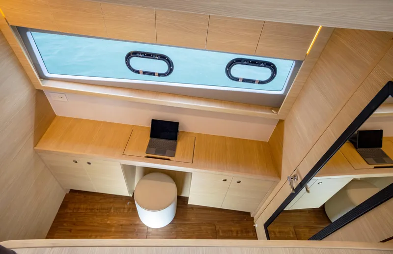 Aquila 54 Yacht Photos Pics 