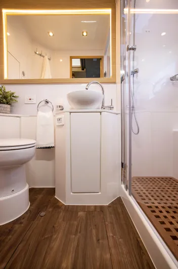 Aquila 54 Yacht Photos Pics 