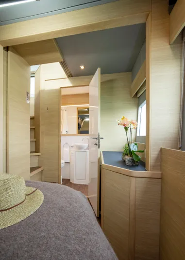 Aquila 54 Yacht Photos Pics 