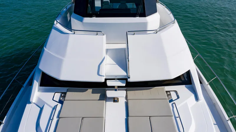 Aquila 54 Yacht Photos Pics 