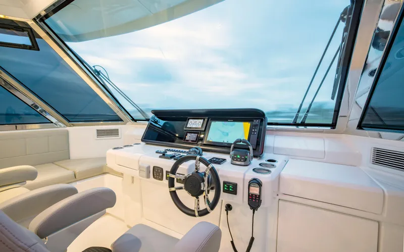 Aquila 54 Yacht Photos Pics 