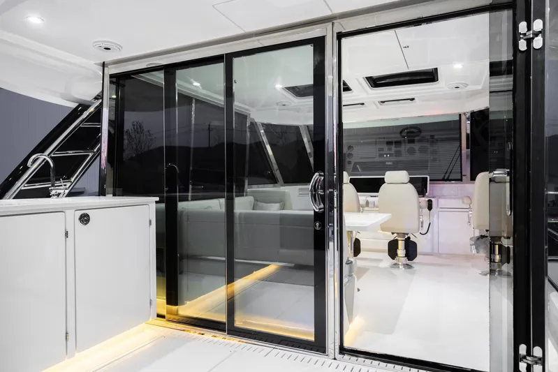 Aquila 54 Yacht Photos Pics 