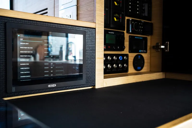 Aquila 54 Yacht Photos Pics 