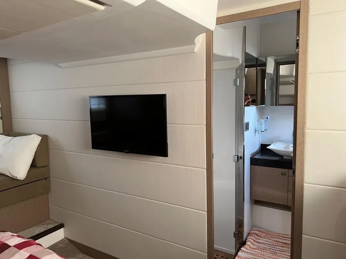 Kuramati III Yacht Photos Pics Interior of 2016 Prestige 500 yacht with TV and bathroom view.