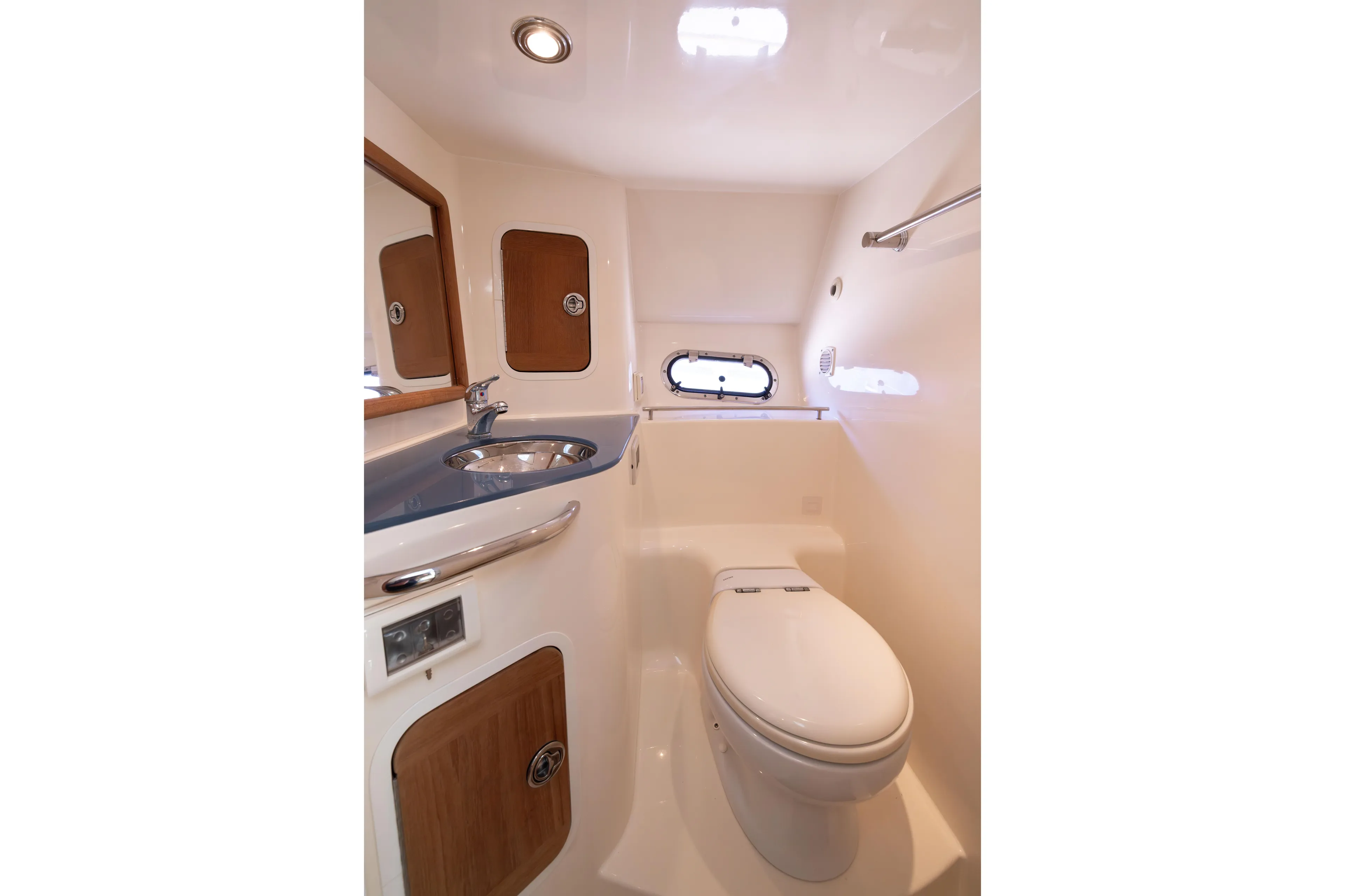 Zingaro Yacht Photos Pics Luxurious 2007 Chris Craft Corsair bathroom with modern fixtures and elegant wood accents.