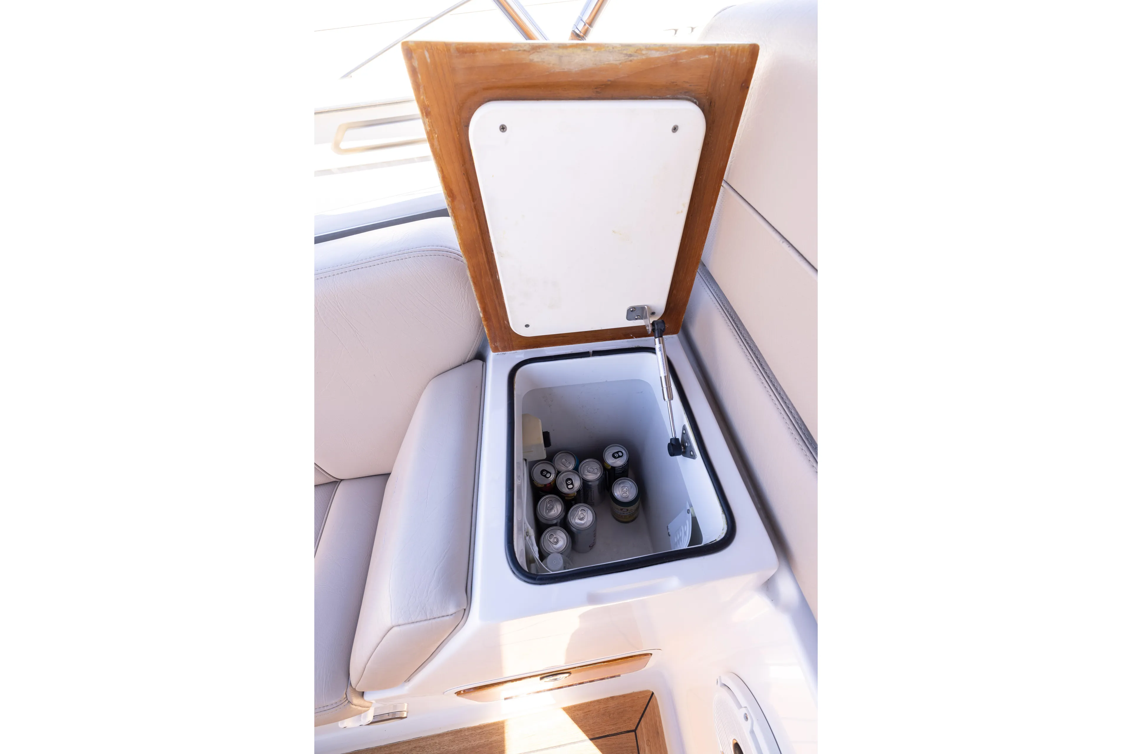 Zingaro Yacht Photos Pics Built-in cooler with drinks on a 2007 Chris Craft Corsair boat.