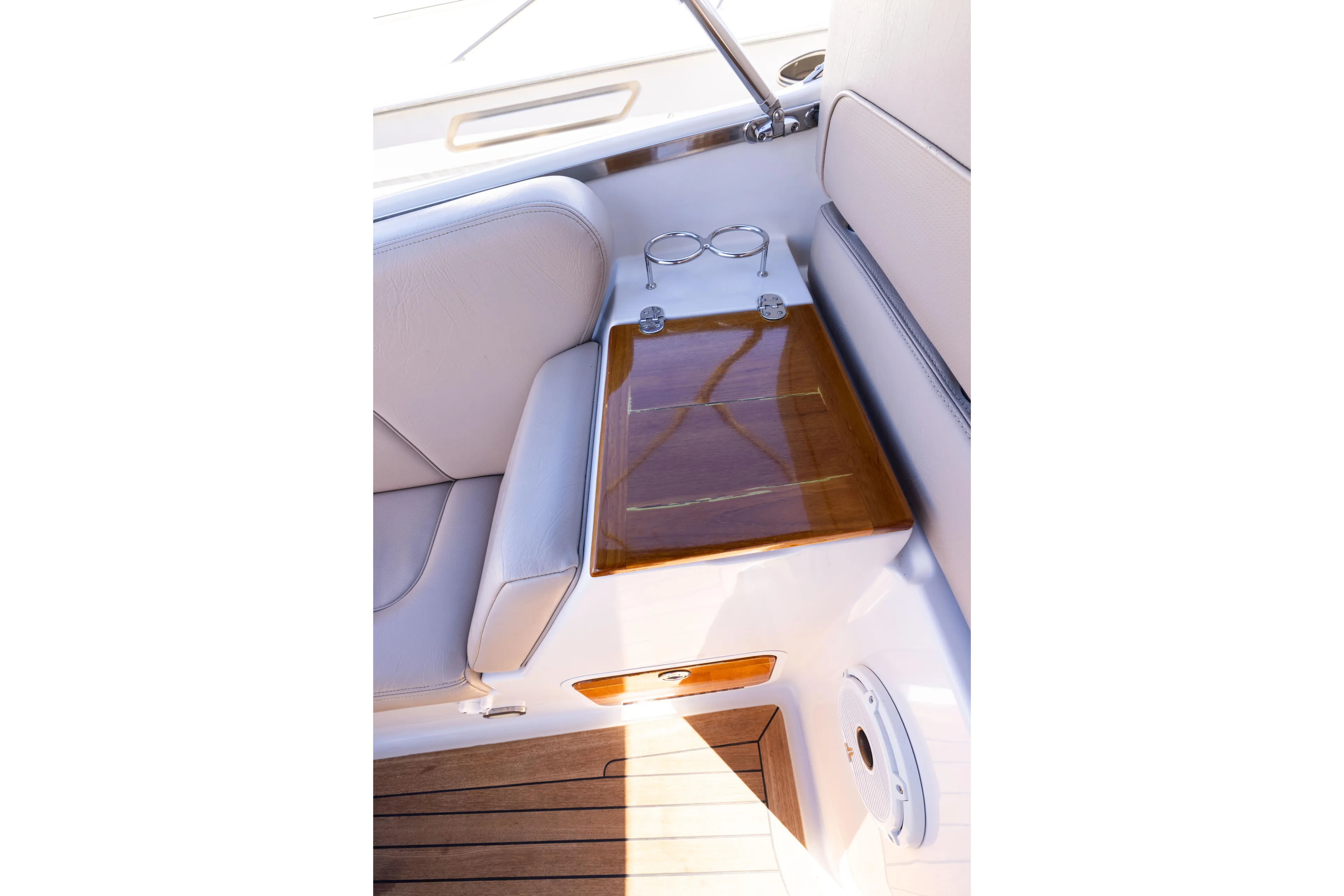 Zingaro Yacht Photos Pics Luxurious 2007 Chris Craft Corsair interior with elegant seating and wooden accents.