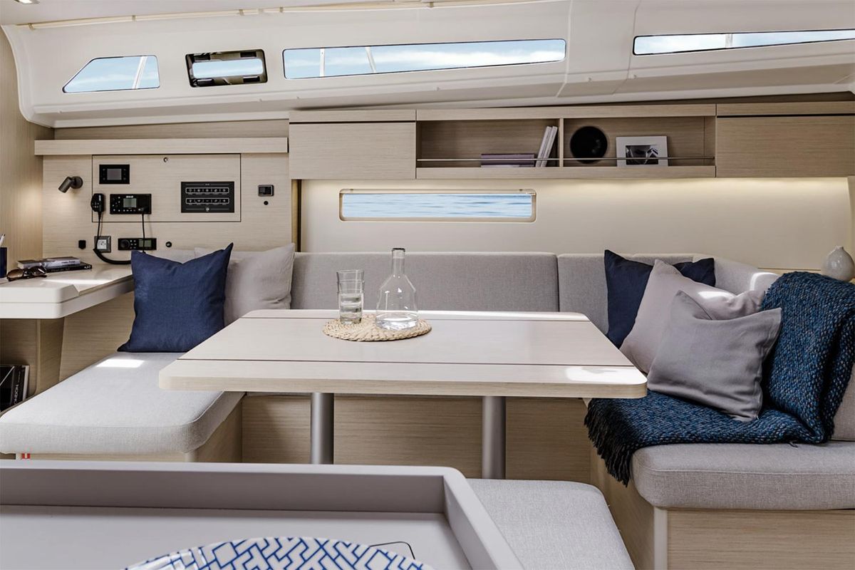 2022 Beneteau 42 