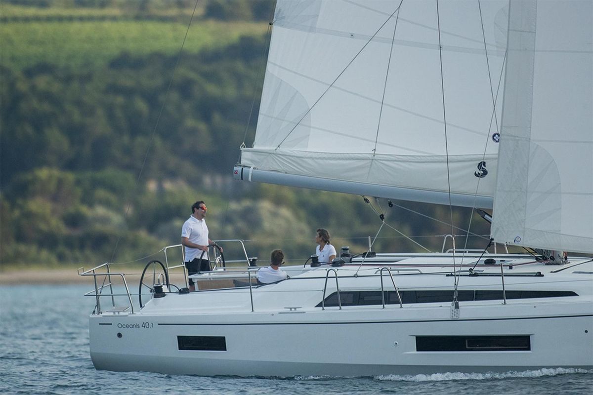 2022 Beneteau 42 