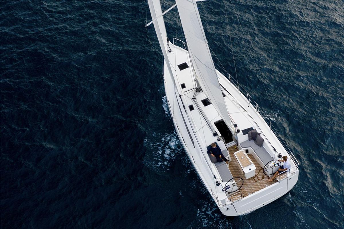 2022 Beneteau 42 