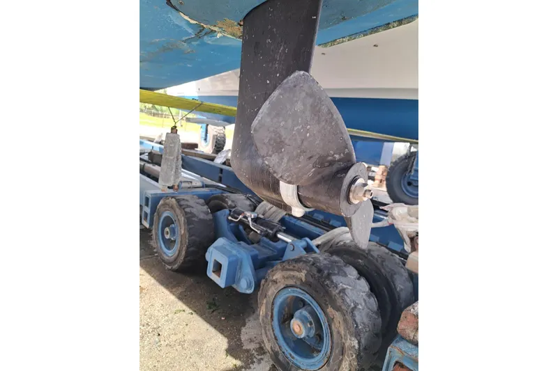 Ocean Mandalay Yacht Photos Pics Propeller of 2003 Fountaine Pajot Belize 43 catamaran on a trailer.