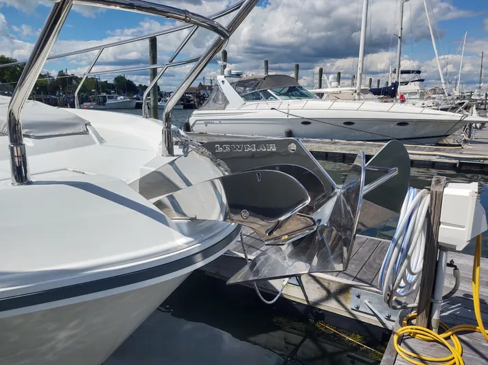 Total Chaos 9 Yacht Photos Pics Total Chaos 9 anchor roller