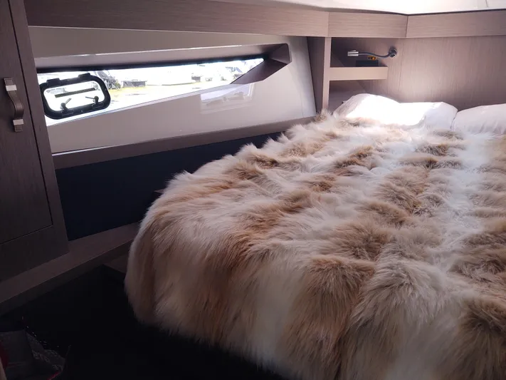 Total Chaos 9 Yacht Photos Pics Total Chaos 9 fwd stateroom