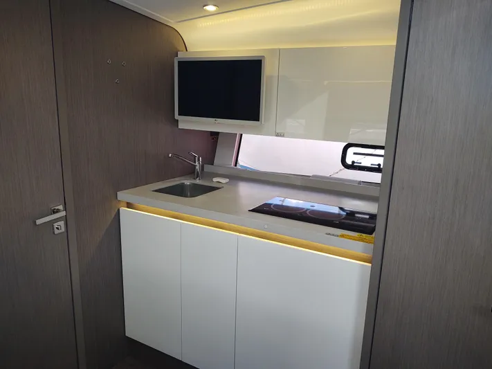Total Chaos 9 Yacht Photos Pics Total Chaos 9 Galley