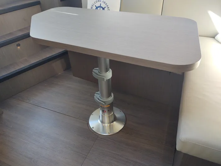 Total Chaos 9 Yacht Photos Pics Total Chaos 9 dinette table