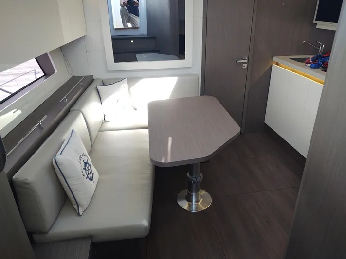 Total Chaos 9 Yacht Photos Pics Total Chaos 9 port settee and table