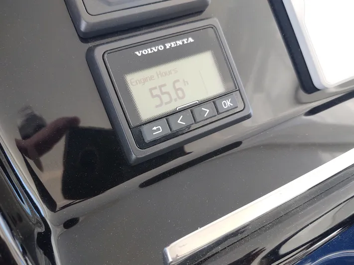 Total Chaos 9 Yacht Photos Pics Total Chaos 9 engine hours 55.6 hrs