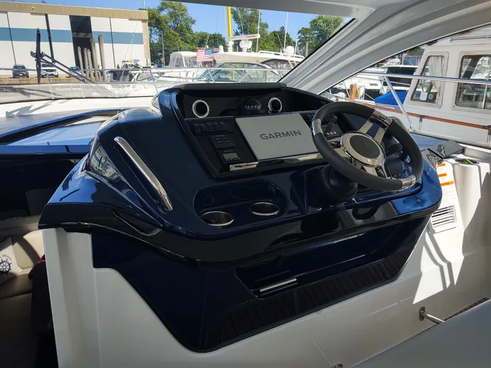 Total Chaos 9 Yacht Photos Pics Total Chaos 9 Helm console