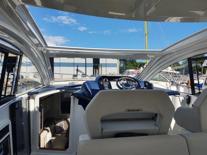 Total Chaos 9 Yacht Photos Pics Total Chaos 9 Hatch open 1