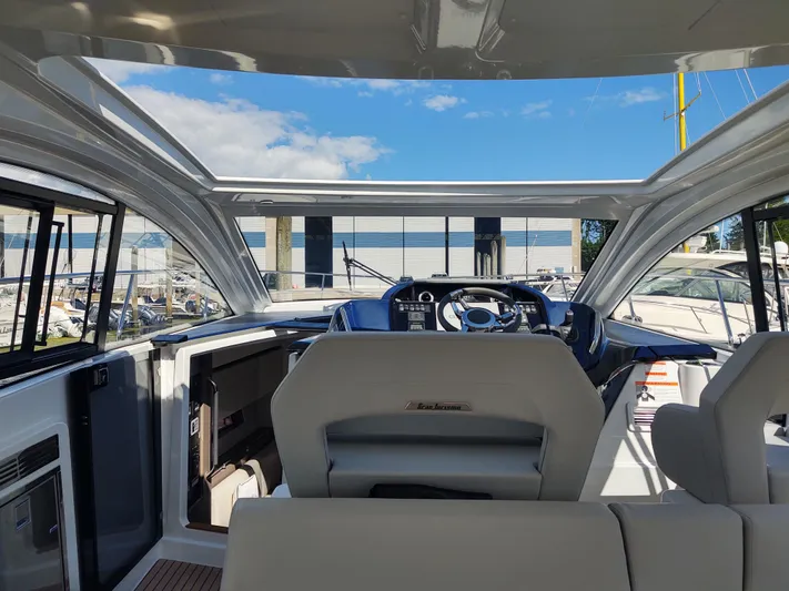 Total Chaos 9 Yacht Photos Pics Total Chaos 9 Hatch open 2