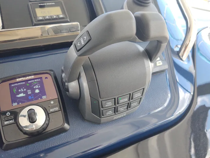 Total Chaos 9 Yacht Photos Pics Total Chaos 9 engine controls