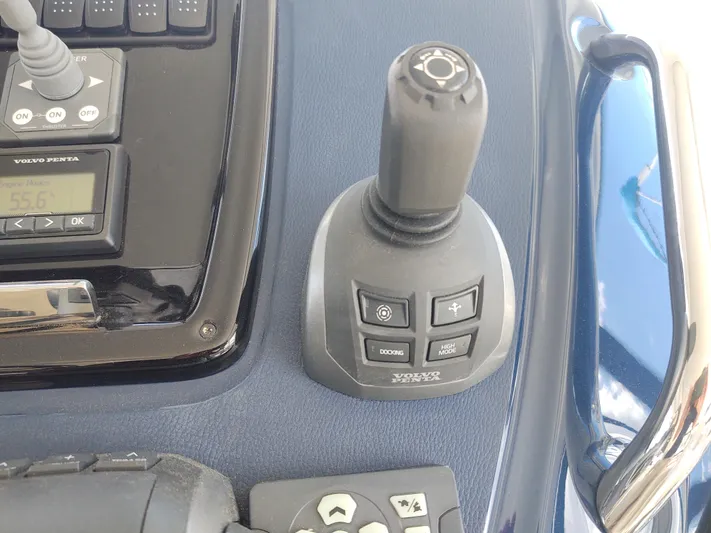 Total Chaos 9 Yacht Photos Pics Total Chaos 9 Joystick control