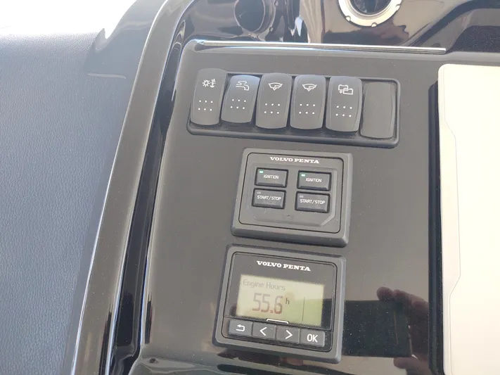 Total Chaos 9 Yacht Photos Pics Total Chaos 9 Helm switches