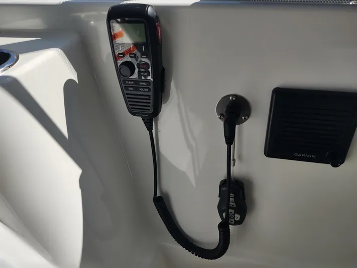 Total Chaos 9 Yacht Photos Pics Total Chaos 9 VHF