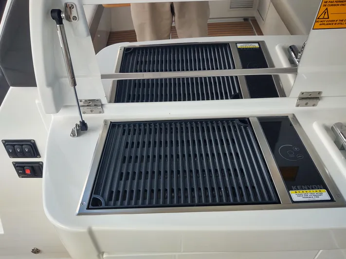 Total Chaos 9 Yacht Photos Pics Total Chaos 9 Grill