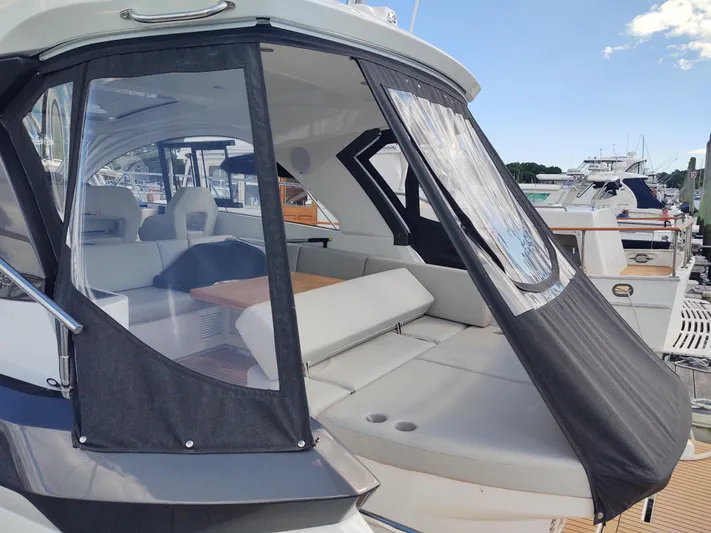 Total Chaos 9 Yacht Photos Pics Total Chaos 9 aft enclosure 1