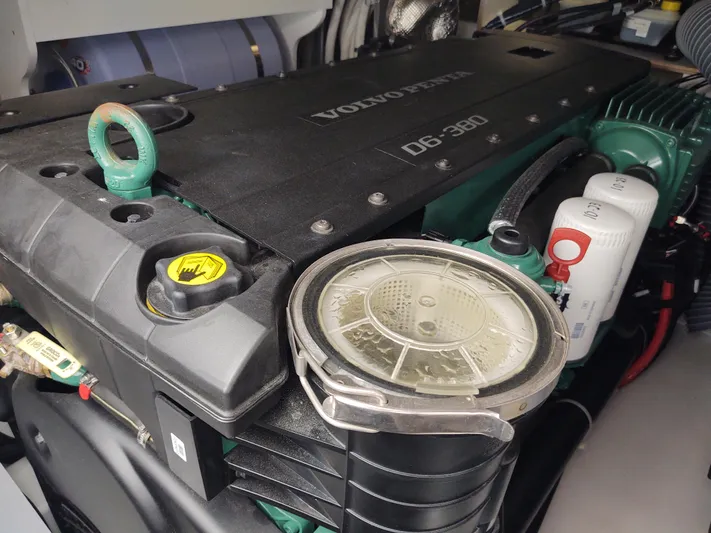 Total Chaos 9 Yacht Photos Pics Total Chaos 9 engine room 1