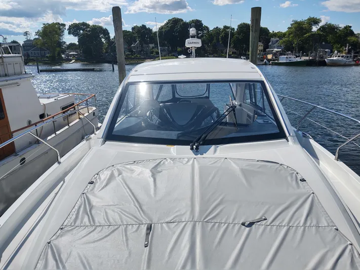 Total Chaos 9 Yacht Photos Pics Total Chaos 9 fdeck and windshield from bow