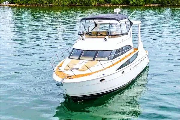 Bella Vita Yacht Photos Pics 2007 Meridian 459 Motoryacht cruising on calm waters, featuring sleek design and spacious deck.