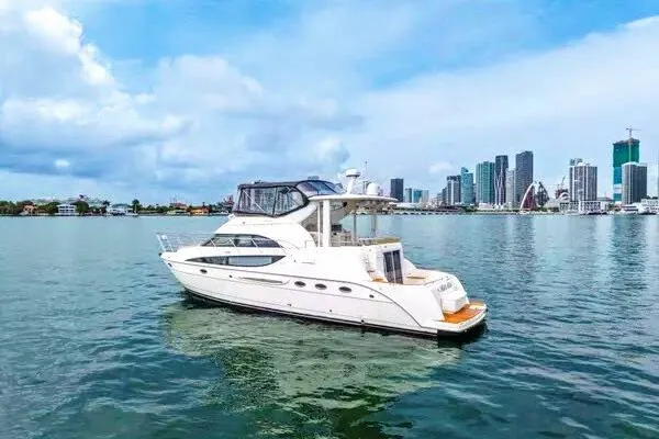 Bella Vita Yacht Photos Pics 2007 Meridian 459 Motoryacht on water with city skyline in background.