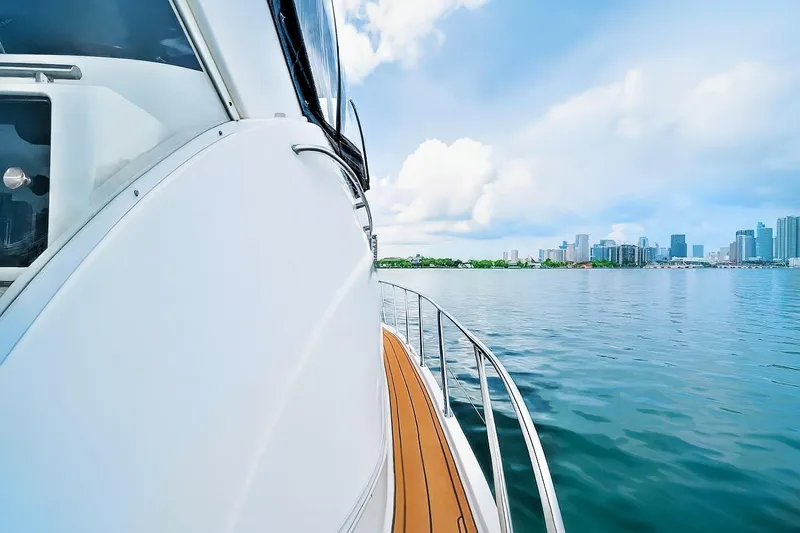 Bella Vita Yacht Photos Pics 2007 Meridian 459 Motoryacht cruising near city skyline under blue sky.