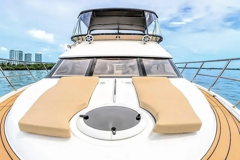 Bella Vita Yacht Photos Pics 2007 Meridian 459 Motoryacht with sun pads, cruising on a clear day.