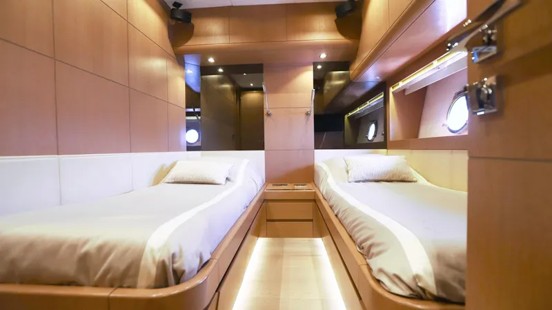 Dolly Yacht Photos Pics 