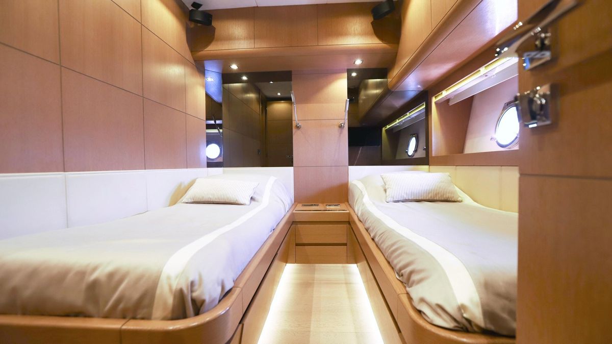 2015 Dominator 80 