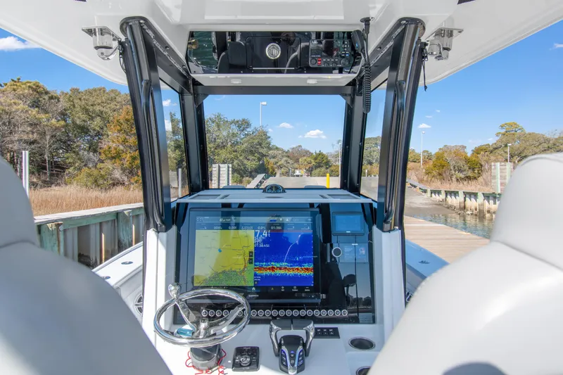  Yacht Photos Pics 2024 Freeman 28 boat cockpit with advanced navigation system and dual screens.