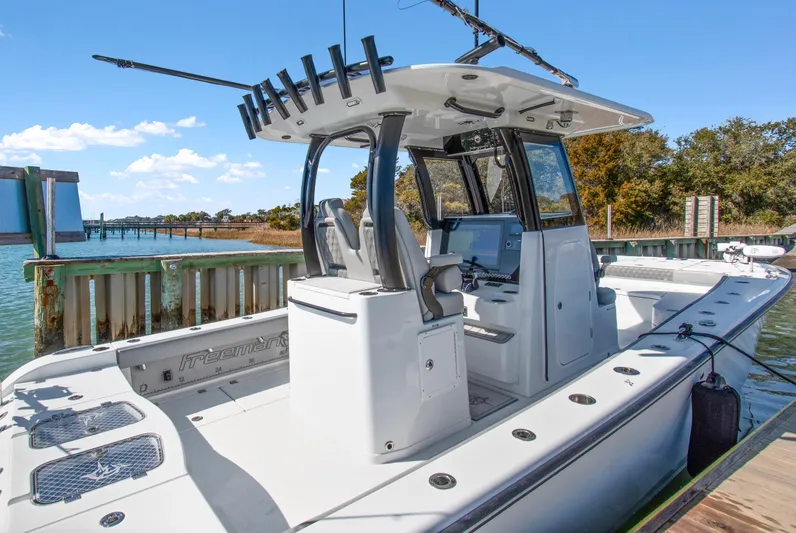  Yacht Photos Pics 2024 Freeman 28 boat docked, featuring sleek design and modern equipment.