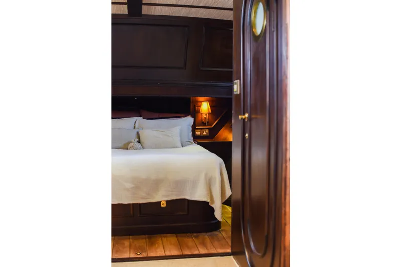 Gaiole Yacht Photos Pics Cozy cabin interior with wooden decor and soft lighting on a 1994 Custom Junk model.