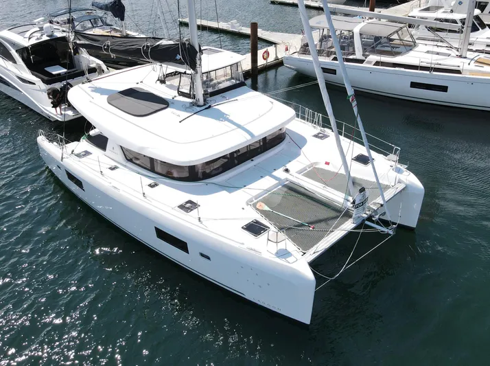 Vela Yacht Photos Pics 