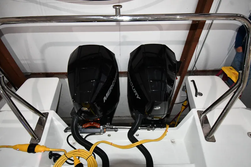  Yacht Photos Pics 2023 Beneteau Flyer 9 SUNdeck with dual Mercury outboard engines.