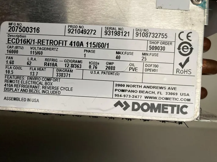 Vela Yacht Photos Pics Label on Dometic ECD16K/1-Retrofit 410A unit, showing specifications and contact information.