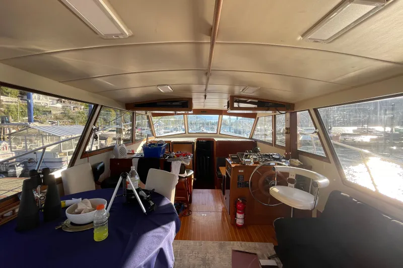 Hasta La Vista Yacht Photos Pics Interior of a 1997 Symbol 48 Sportfish yacht with helm and dining area.