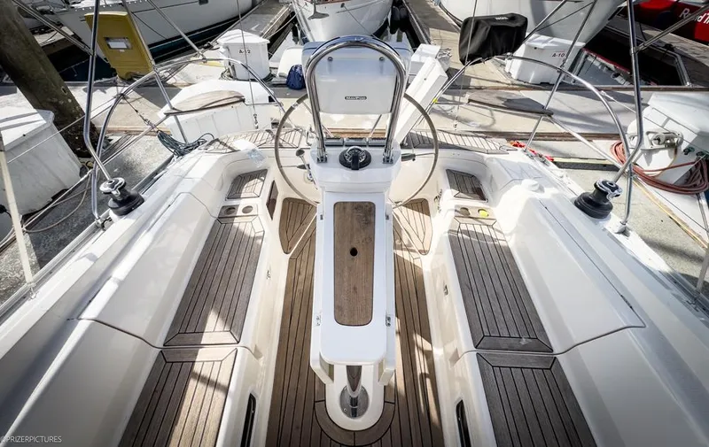 Kuxtal Yacht Photos Pics 